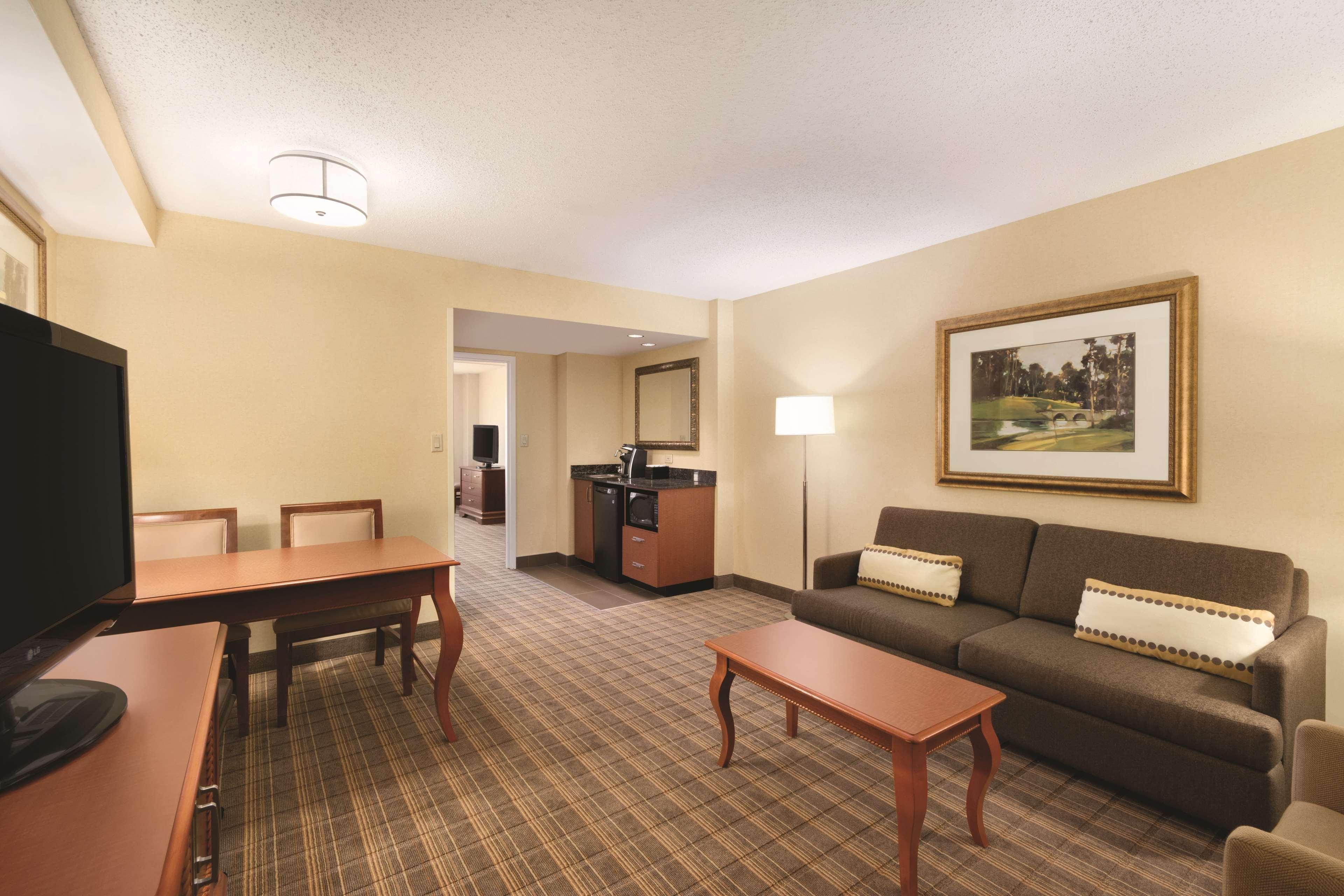 Embassy Suites Greenville Golf Resort&Conference Center Extérieur photo