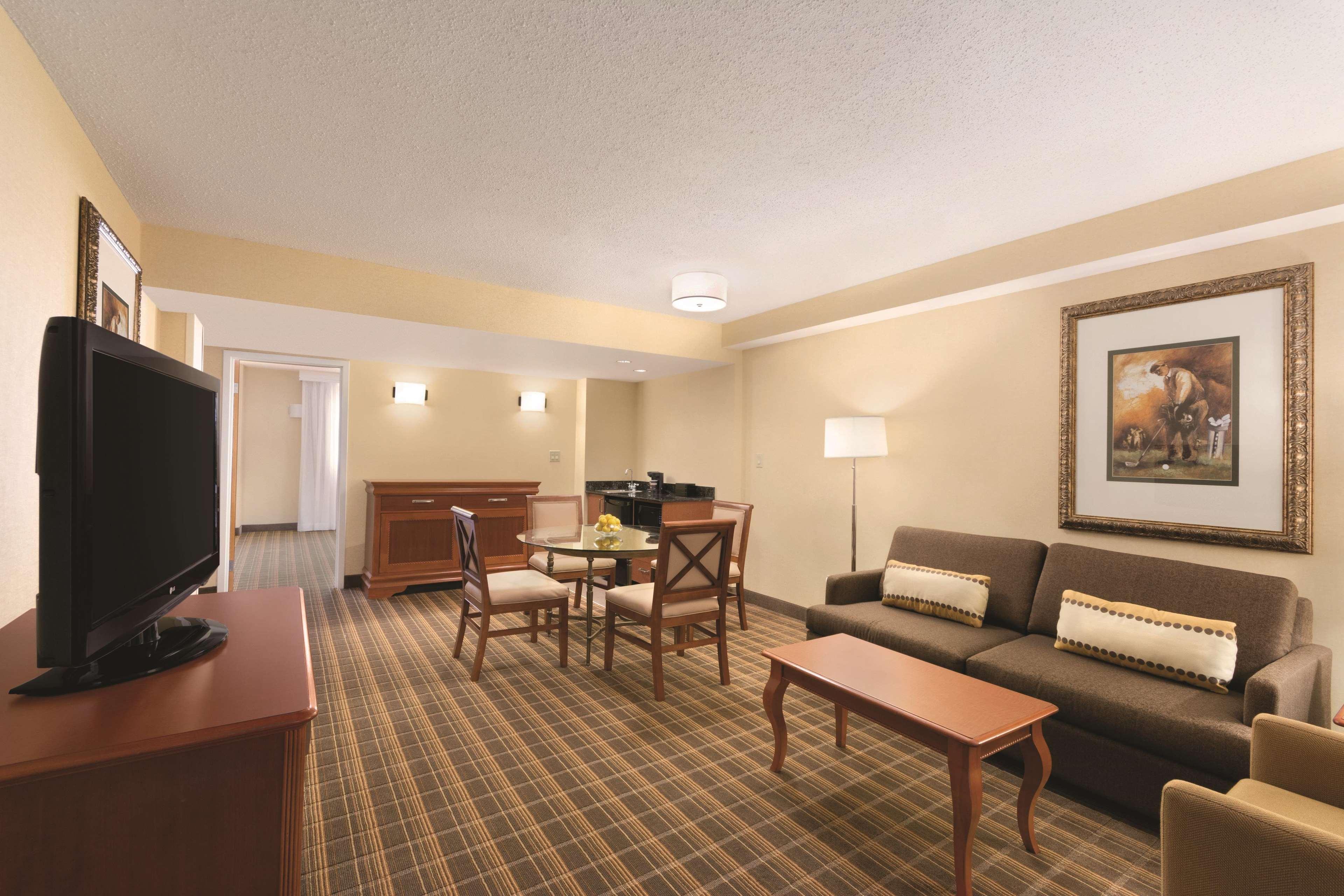 Embassy Suites Greenville Golf Resort&Conference Center Extérieur photo