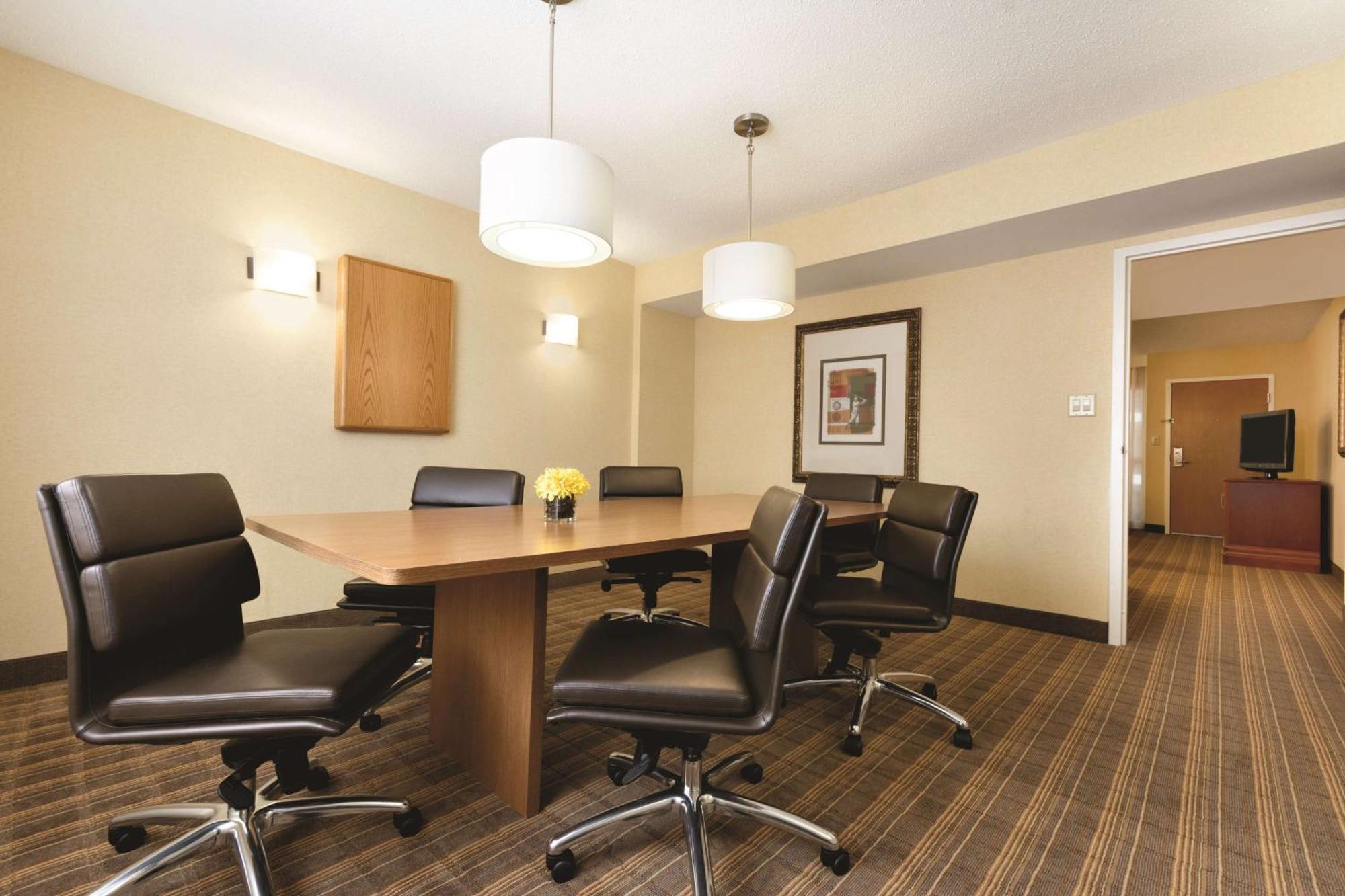 Embassy Suites Greenville Golf Resort&Conference Center Extérieur photo