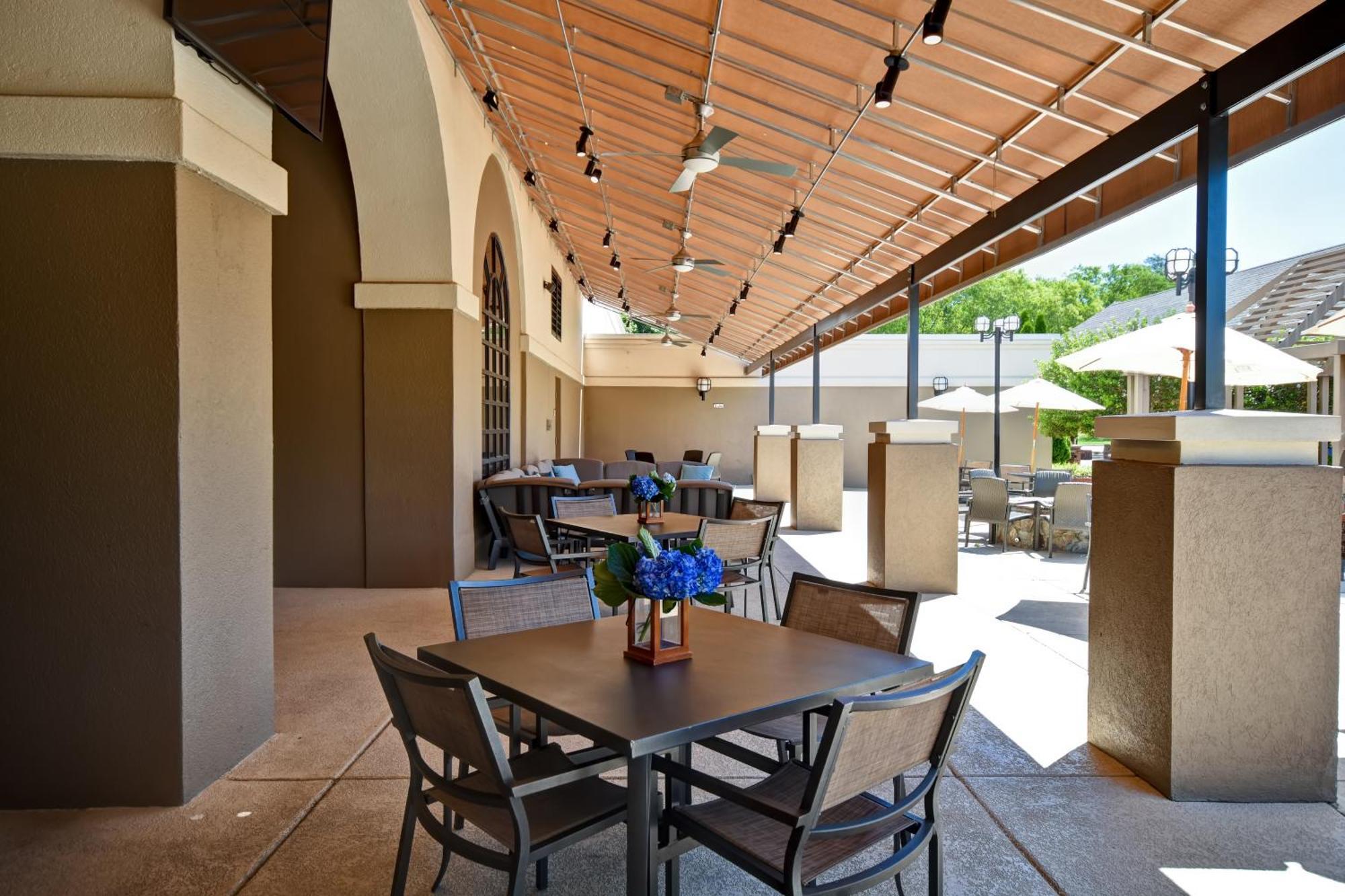 Embassy Suites Greenville Golf Resort&Conference Center Extérieur photo