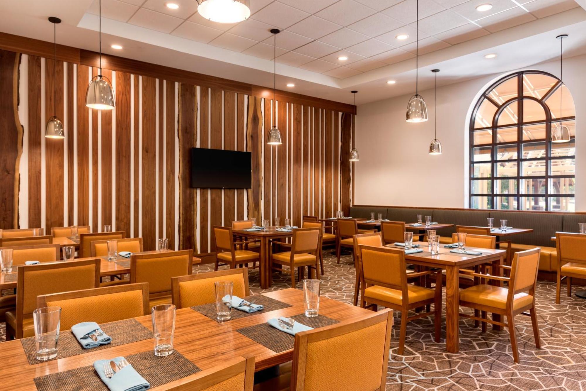 Embassy Suites Greenville Golf Resort&Conference Center Extérieur photo