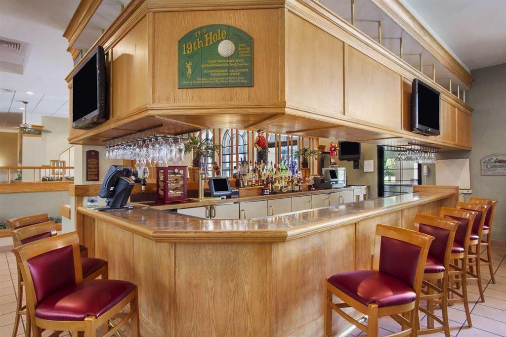 Embassy Suites Greenville Golf Resort&Conference Center Restaurant photo